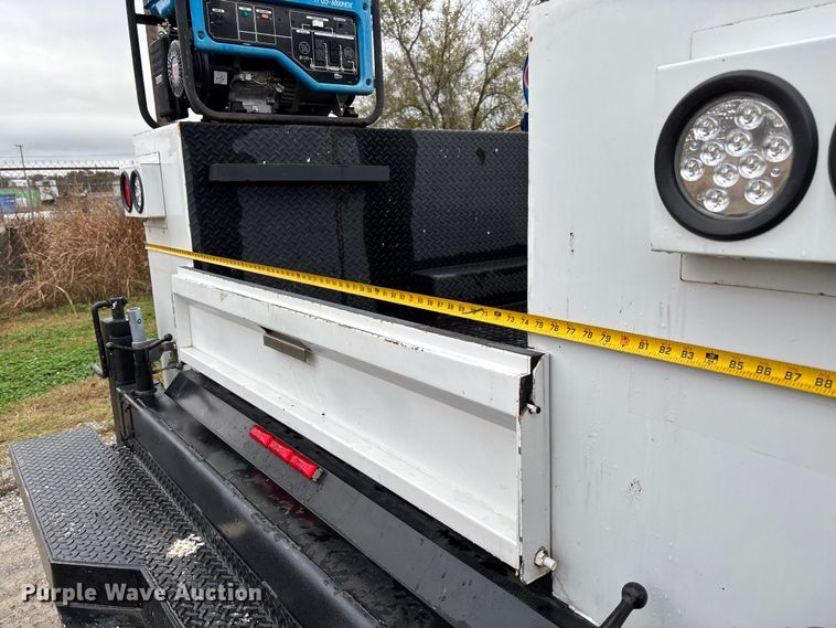 image for item FI1529 2012 Ford F550 Super Duty utility / service truck