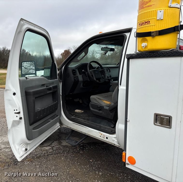 image for item FI1529 2012 Ford F550 Super Duty utility / service truck