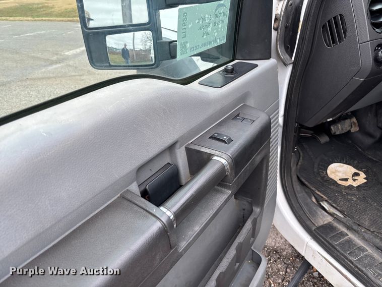 image for item FI1529 2012 Ford F550 Super Duty utility / service truck