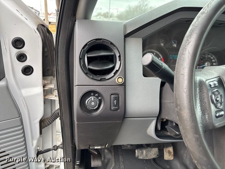 image for item FI1529 2012 Ford F550 Super Duty utility / service truck