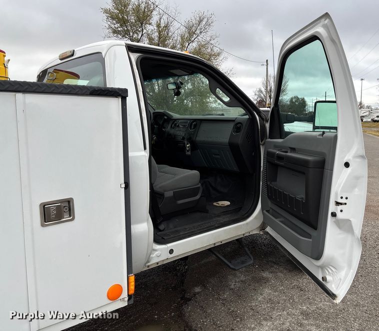image for item FI1529 2012 Ford F550 Super Duty utility / service truck