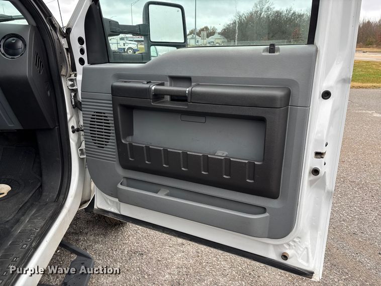 image for item FI1529 2012 Ford F550 Super Duty utility / service truck