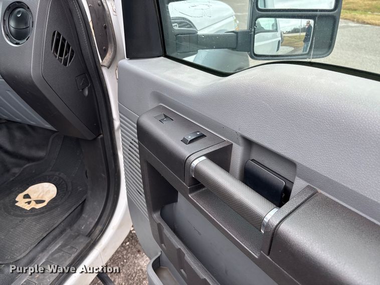 image for item FI1529 2012 Ford F550 Super Duty utility / service truck