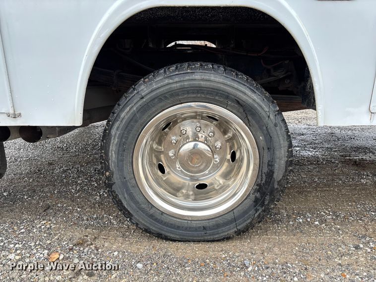 image for item FI1529 2012 Ford F550 Super Duty utility / service truck