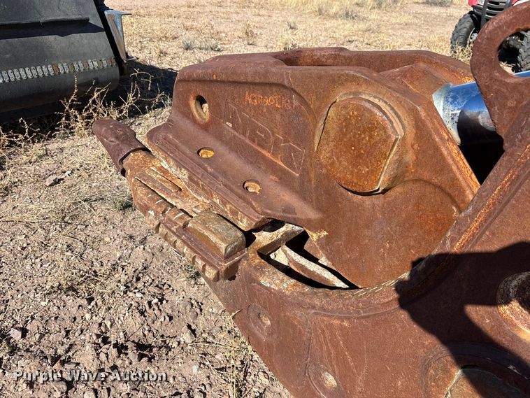 image for item FI2002 2015 NPK U-31JR hydraulic pulverizer