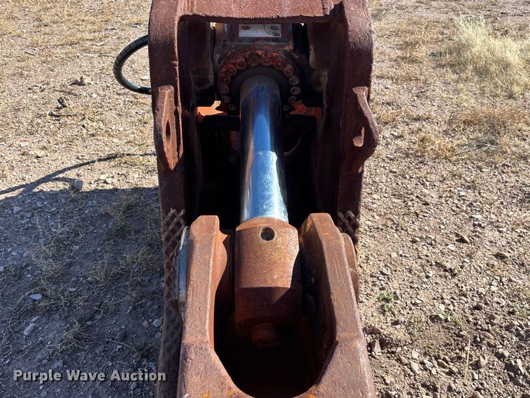 image for item FI2002 2015 NPK U-31JR hydraulic pulverizer