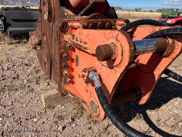 image for item FI2002 2015 NPK U-31JR hydraulic pulverizer