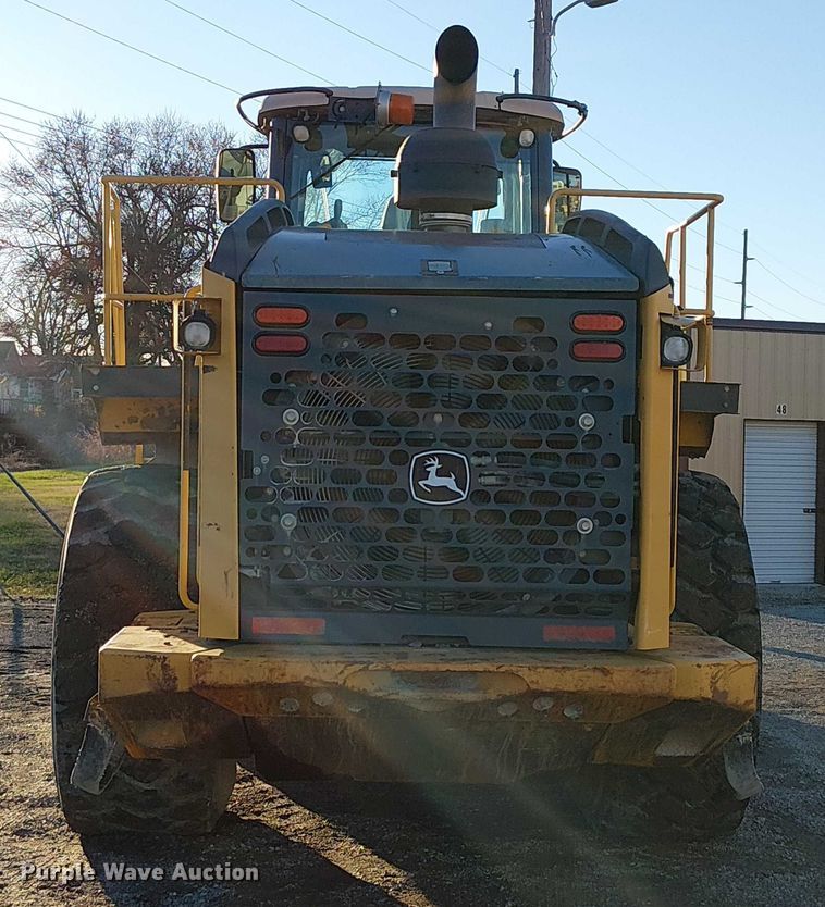 image for item FK0696 2009 John Deere 824K wheel loader
