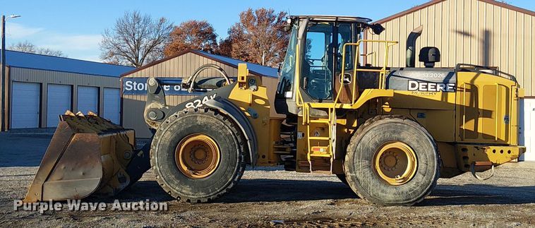 image for item FK0696 2009 John Deere 824K wheel loader