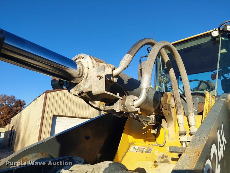 image for item FK0696 2009 John Deere 824K wheel loader