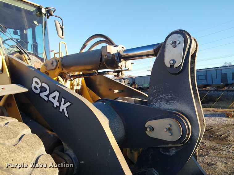 image for item FK0696 2009 John Deere 824K wheel loader