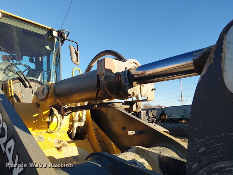 image for item FK0696 2009 John Deere 824K wheel loader