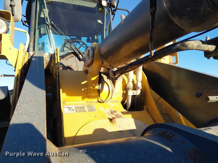 image for item FK0696 2009 John Deere 824K wheel loader