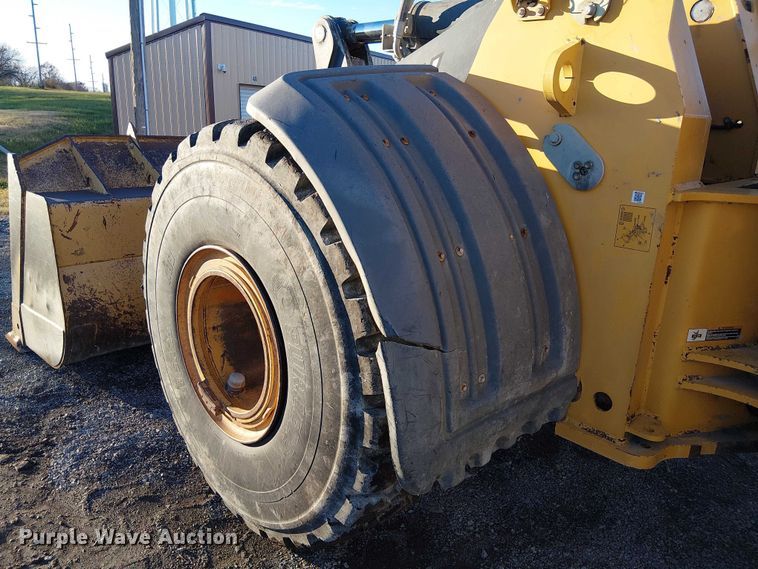 image for item FK0696 2009 John Deere 824K wheel loader