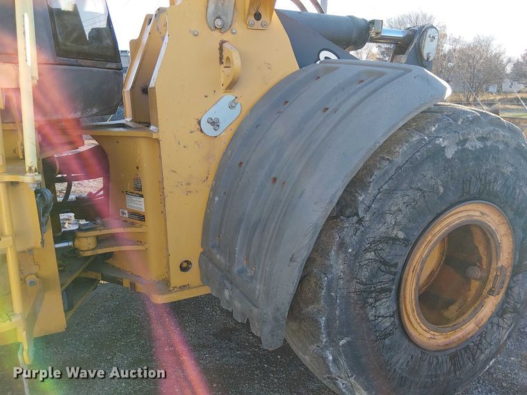 image for item FK0696 2009 John Deere 824K wheel loader