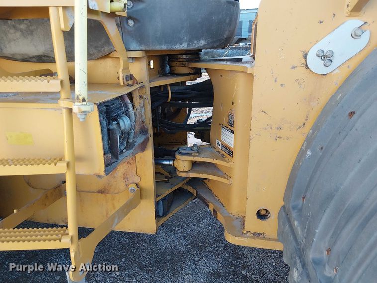 image for item FK0696 2009 John Deere 824K wheel loader