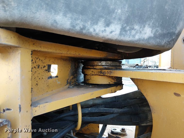 image for item FK0696 2009 John Deere 824K wheel loader