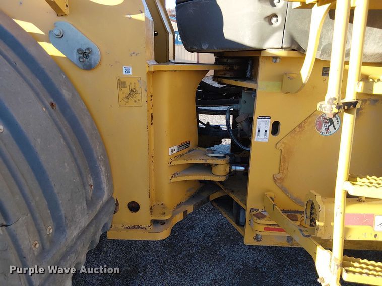 image for item FK0696 2009 John Deere 824K wheel loader