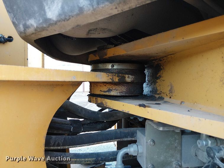 image for item FK0696 2009 John Deere 824K wheel loader