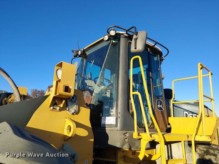 image for item FK0696 2009 John Deere 824K wheel loader