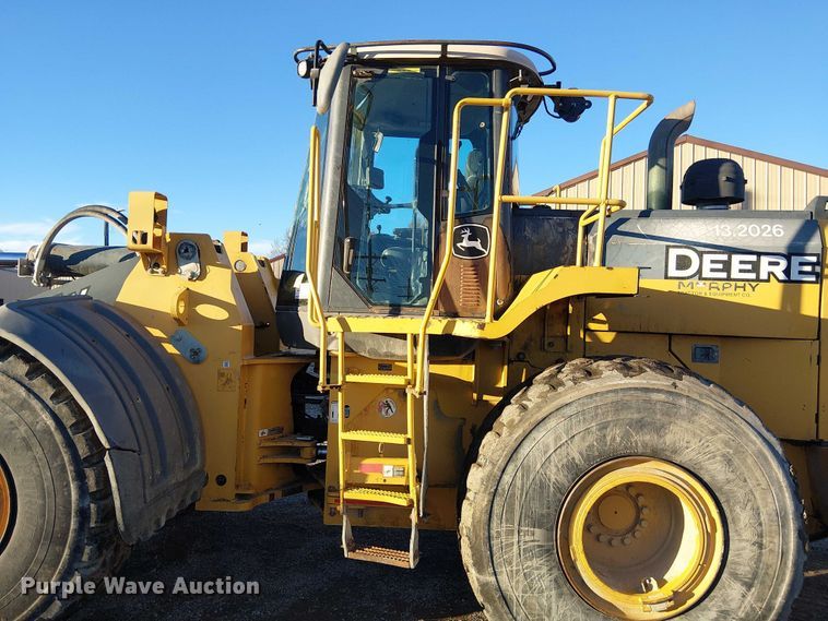 image for item FK0696 2009 John Deere 824K wheel loader