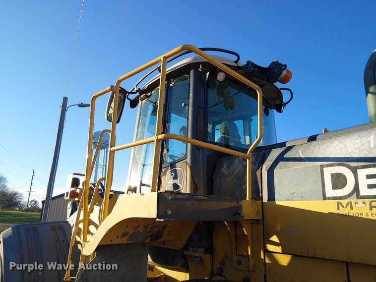 image for item FK0696 2009 John Deere 824K wheel loader