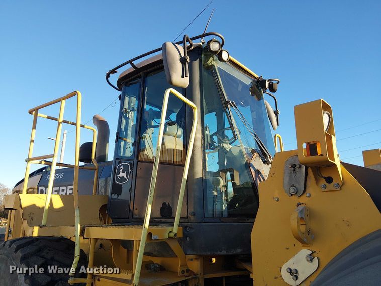 image for item FK0696 2009 John Deere 824K wheel loader