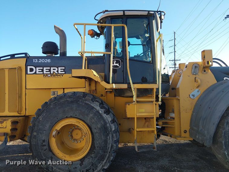 image for item FK0696 2009 John Deere 824K wheel loader