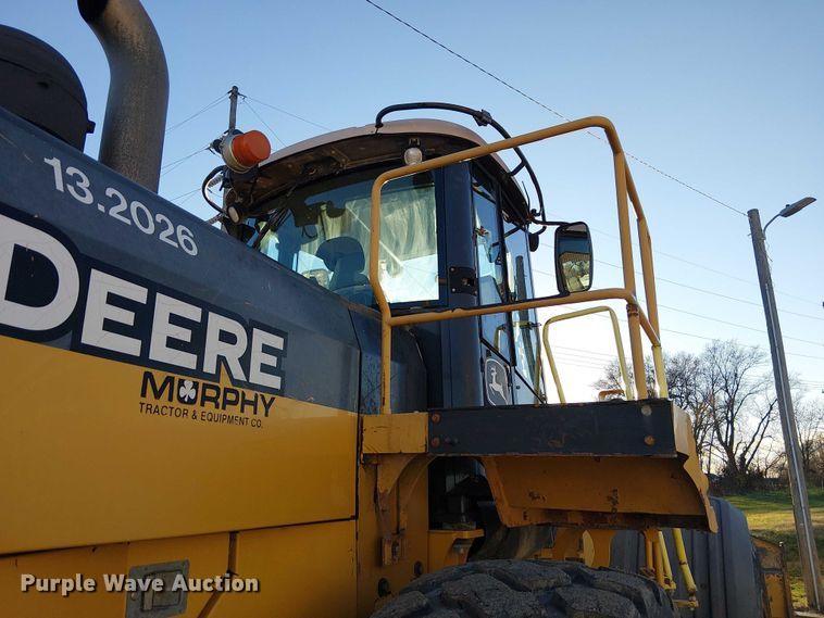 image for item FK0696 2009 John Deere 824K wheel loader