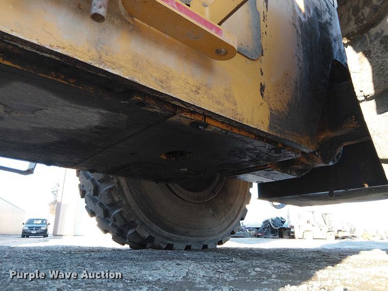 image for item FK0696 2009 John Deere 824K wheel loader