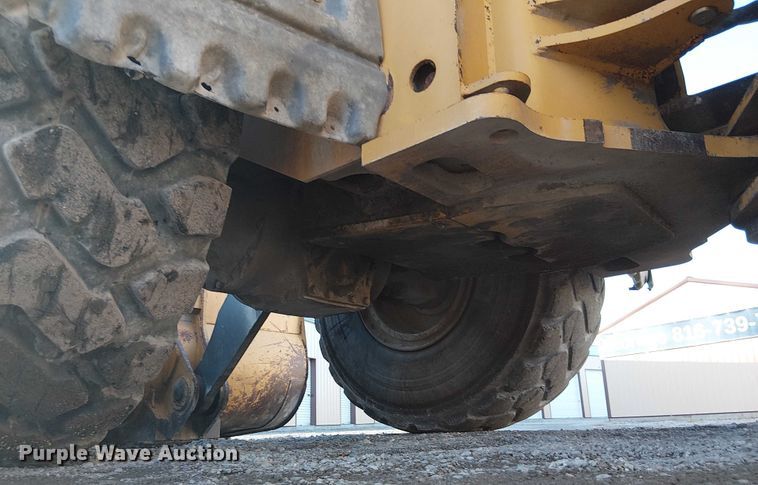 image for item FK0696 2009 John Deere 824K wheel loader