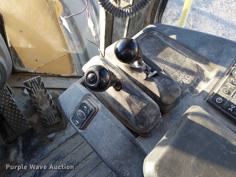 image for item FK0696 2009 John Deere 824K wheel loader