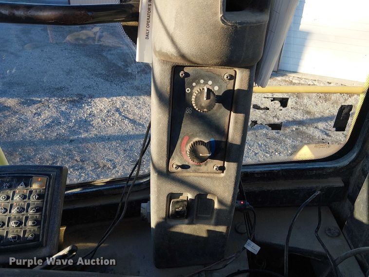 image for item FK0696 2009 John Deere 824K wheel loader