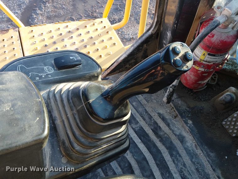 image for item FK0696 2009 John Deere 824K wheel loader