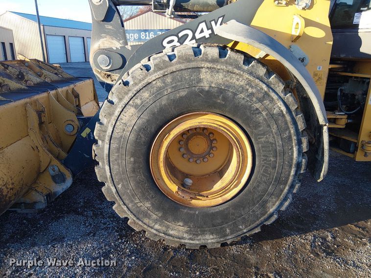 image for item FK0696 2009 John Deere 824K wheel loader