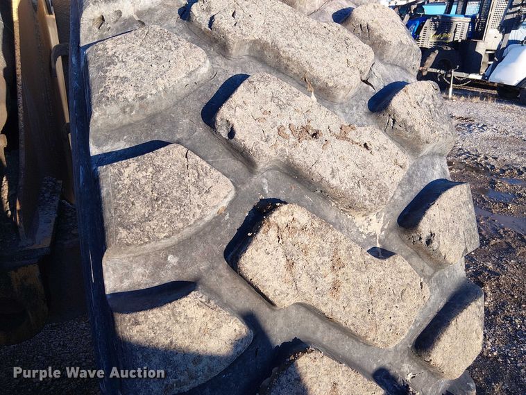 image for item FK0696 2009 John Deere 824K wheel loader