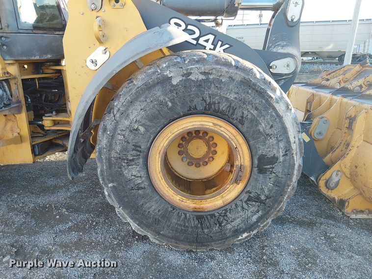 image for item FK0696 2009 John Deere 824K wheel loader