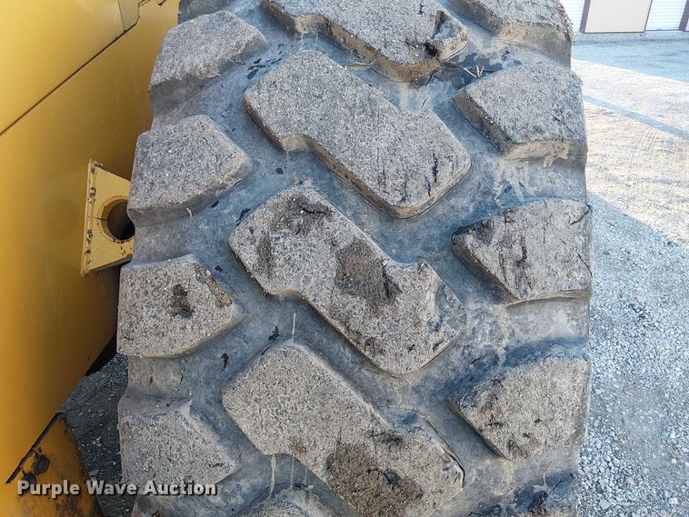 image for item FK0696 2009 John Deere 824K wheel loader
