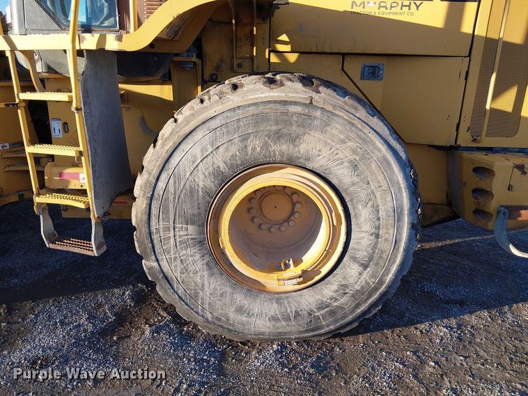 image for item FK0696 2009 John Deere 824K wheel loader