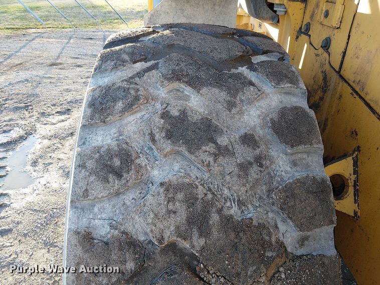 image for item FK0696 2009 John Deere 824K wheel loader