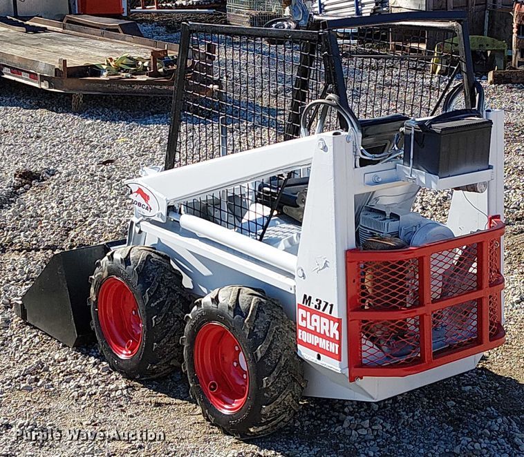 image for item FK0700 Clark M-371  skid steer loader