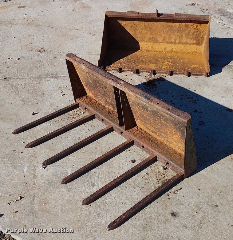 image for item FK0700 Clark M-371  skid steer loader