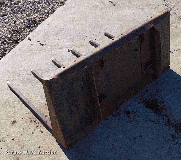 image for item FK0700 Clark M-371  skid steer loader