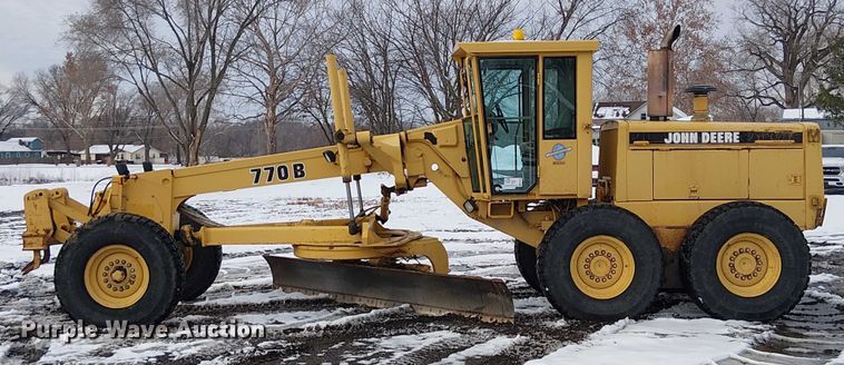 image for item FK0734 1993 John Deere 770B motor grader