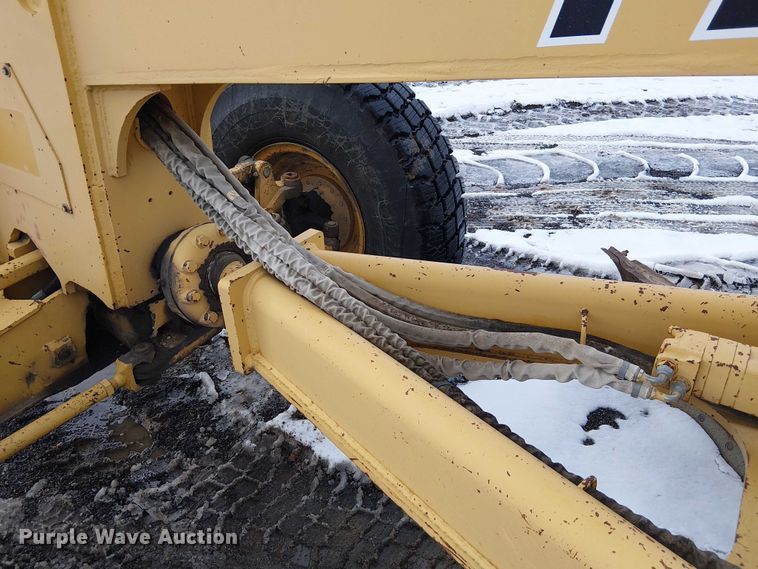 image for item FK0734 1993 John Deere 770B motor grader