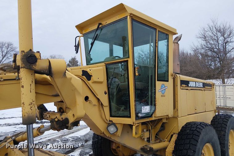 image for item FK0734 1993 John Deere 770B motor grader