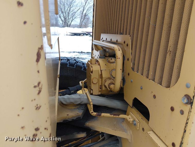 image for item FK0734 1993 John Deere 770B motor grader