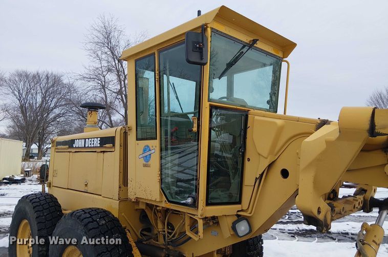 image for item FK0734 1993 John Deere 770B motor grader