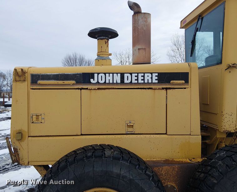 image for item FK0734 1993 John Deere 770B motor grader