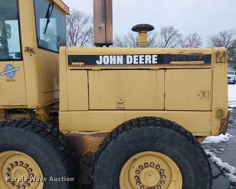 image for item FK0734 1993 John Deere 770B motor grader